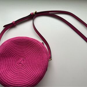 BANANA REPUBLIC Pink Round Woven Crossbody Bag.   Lined jute w zip closure.